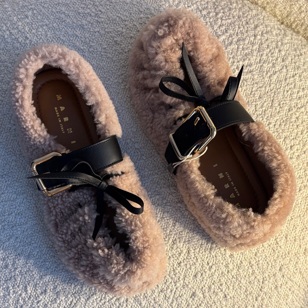 Marni Fuzzy Beige Slippers with Black Buckle